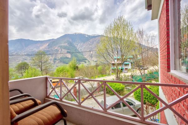 Rooms with Balcony by best resort in manali